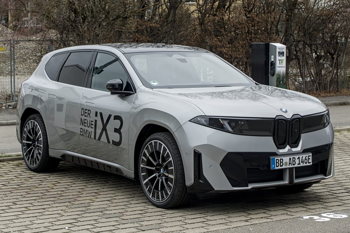 BMW iX3 대표 이미지